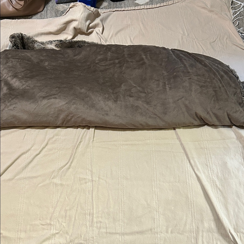 CB2 Faux Fur Throw Blanket in Light Gray - Picture 6 of 8